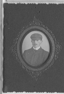 B018-Unknown Benton-Photo taken in England B018-Unknown Benton-Photo taken in England